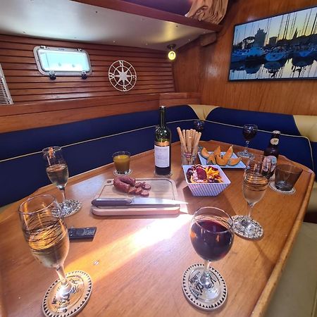 Coriandre 2 - Dormir Sur Un Grand Voilier 9 Personnes By Nuits Au Port La Rochelle  Luaran gambar