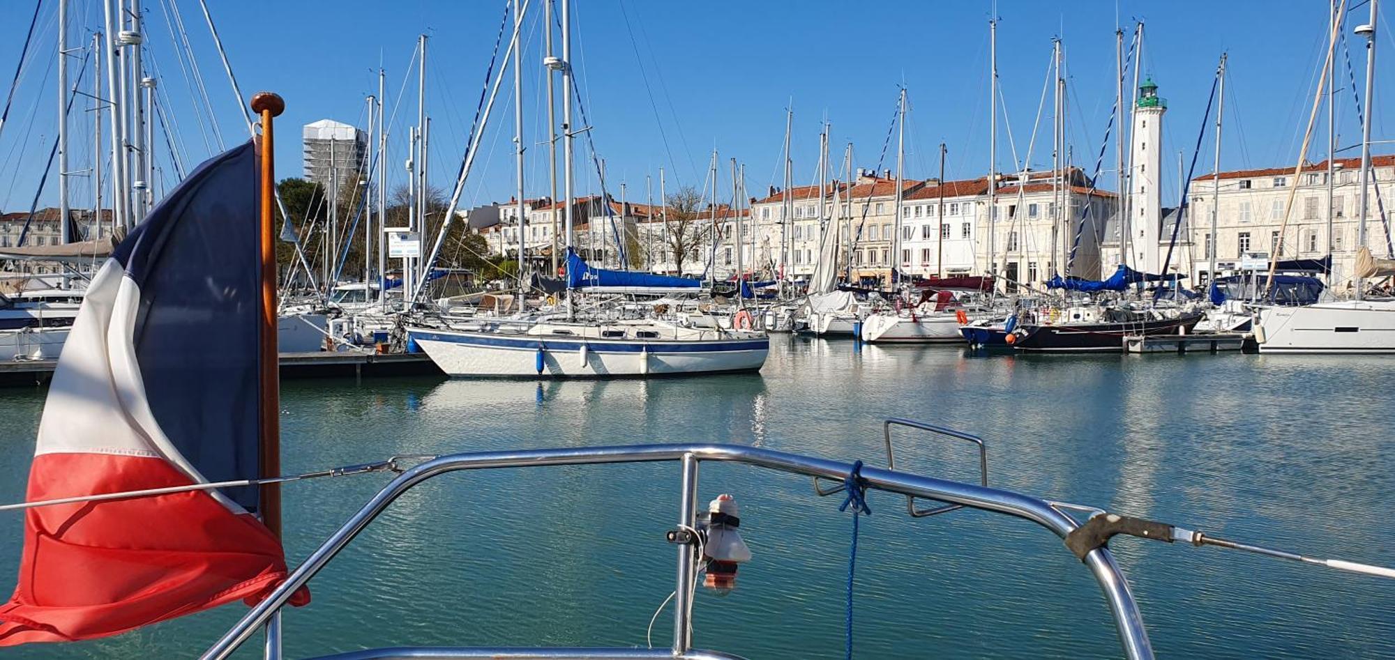 Coriandre 2 - Dormir Sur Un Grand Voilier 9 Personnes By Nuits Au Port La Rochelle  Luaran gambar