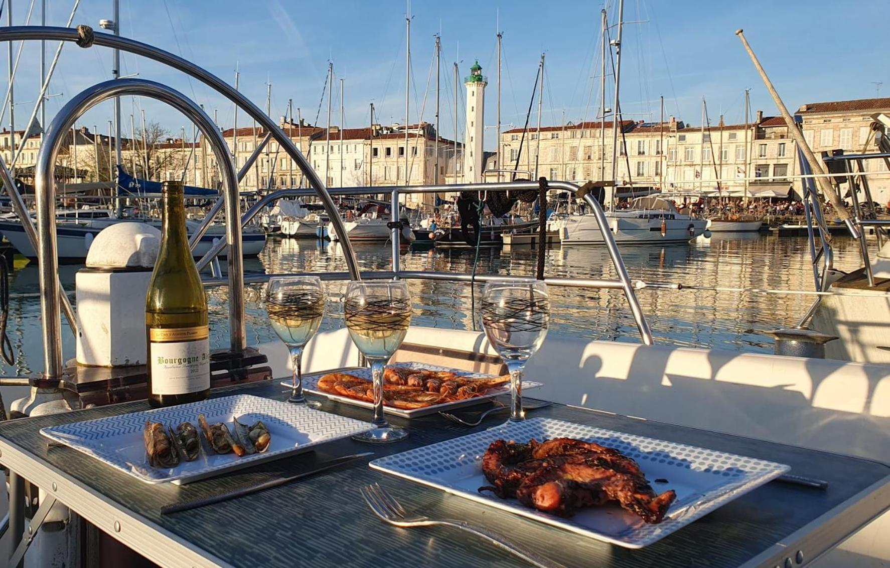 Coriandre 2 - Dormir Sur Un Grand Voilier 9 Personnes By Nuits Au Port La Rochelle  Luaran gambar