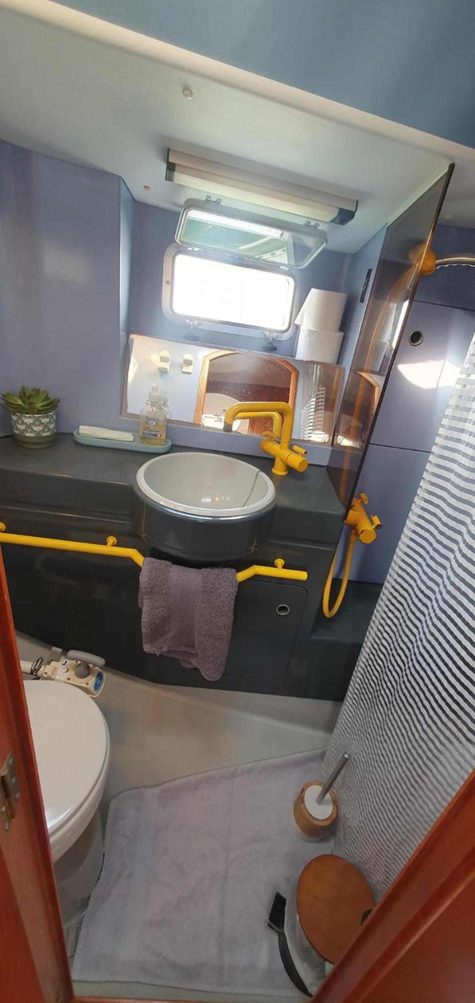 Coriandre 2 - Dormir Sur Un Grand Voilier 9 Personnes By Nuits Au Port La Rochelle  Luaran gambar